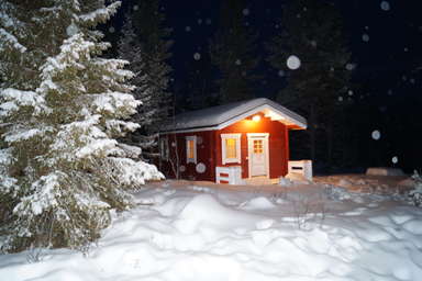 Myrkulla Lodge im Schnee